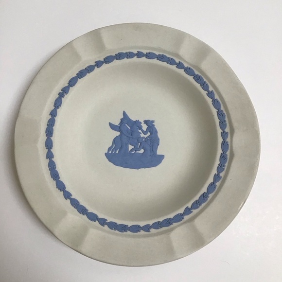 Wedgwood Jasperware Pegasus Ashtray Reverse Blue on Cream Vintage 7” England - Picture 9 of 11